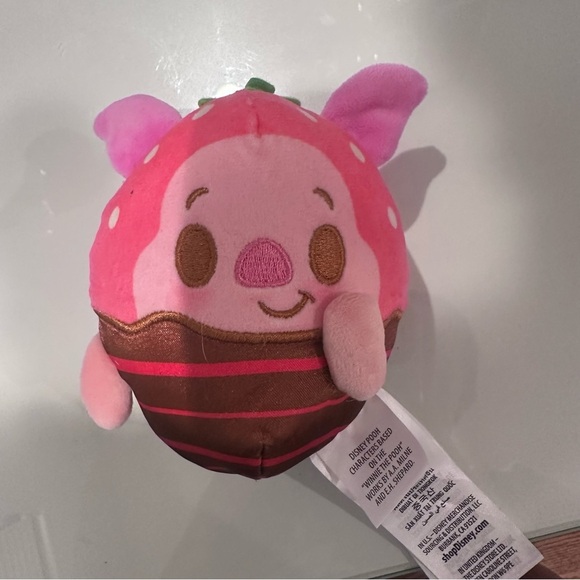 Disney Other - Disney Munchlings Fruity Finds Piglet Chocolate Dipped Strawberry RARE
